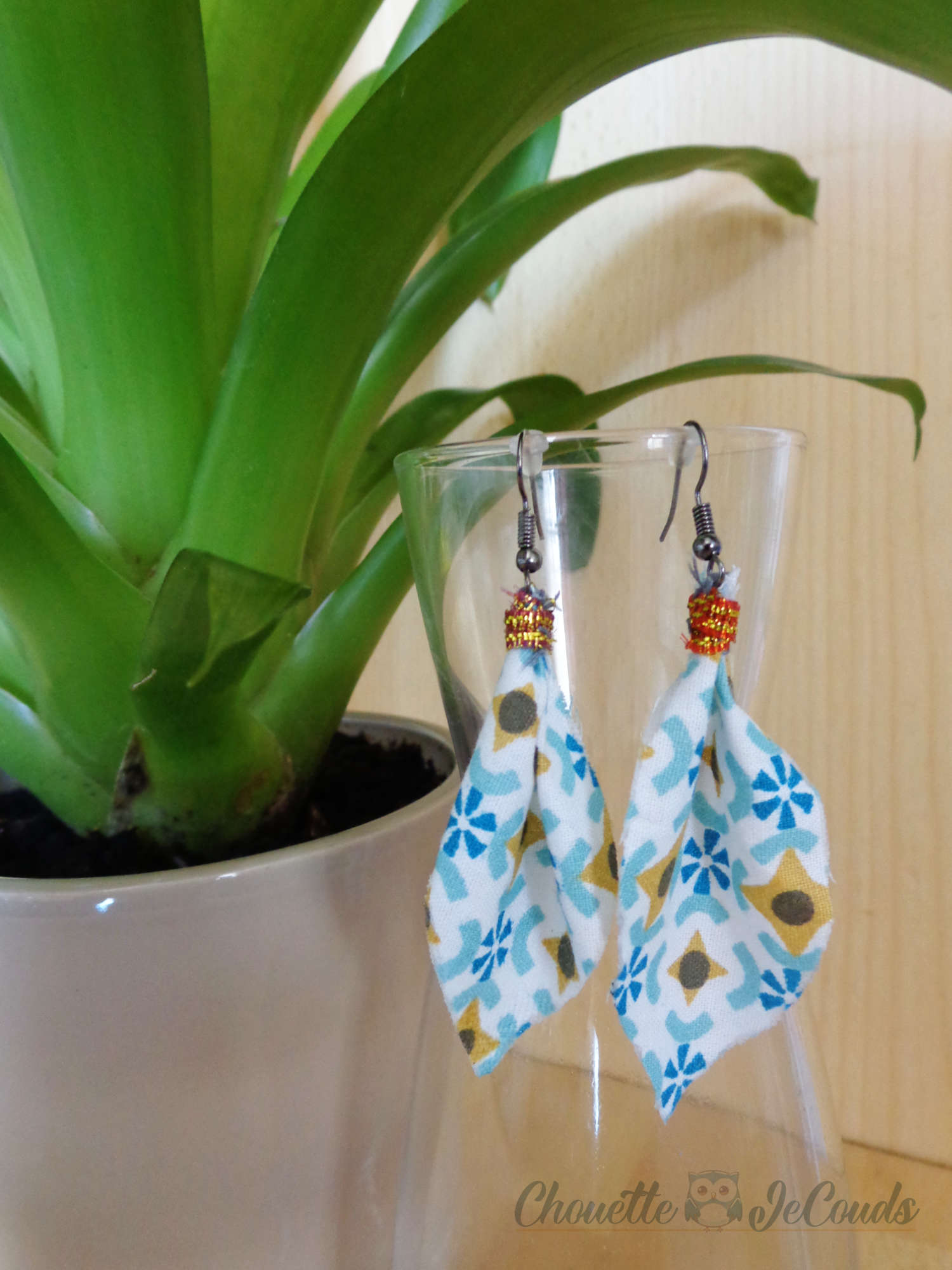 Boucle-oreilles-bleu-marron