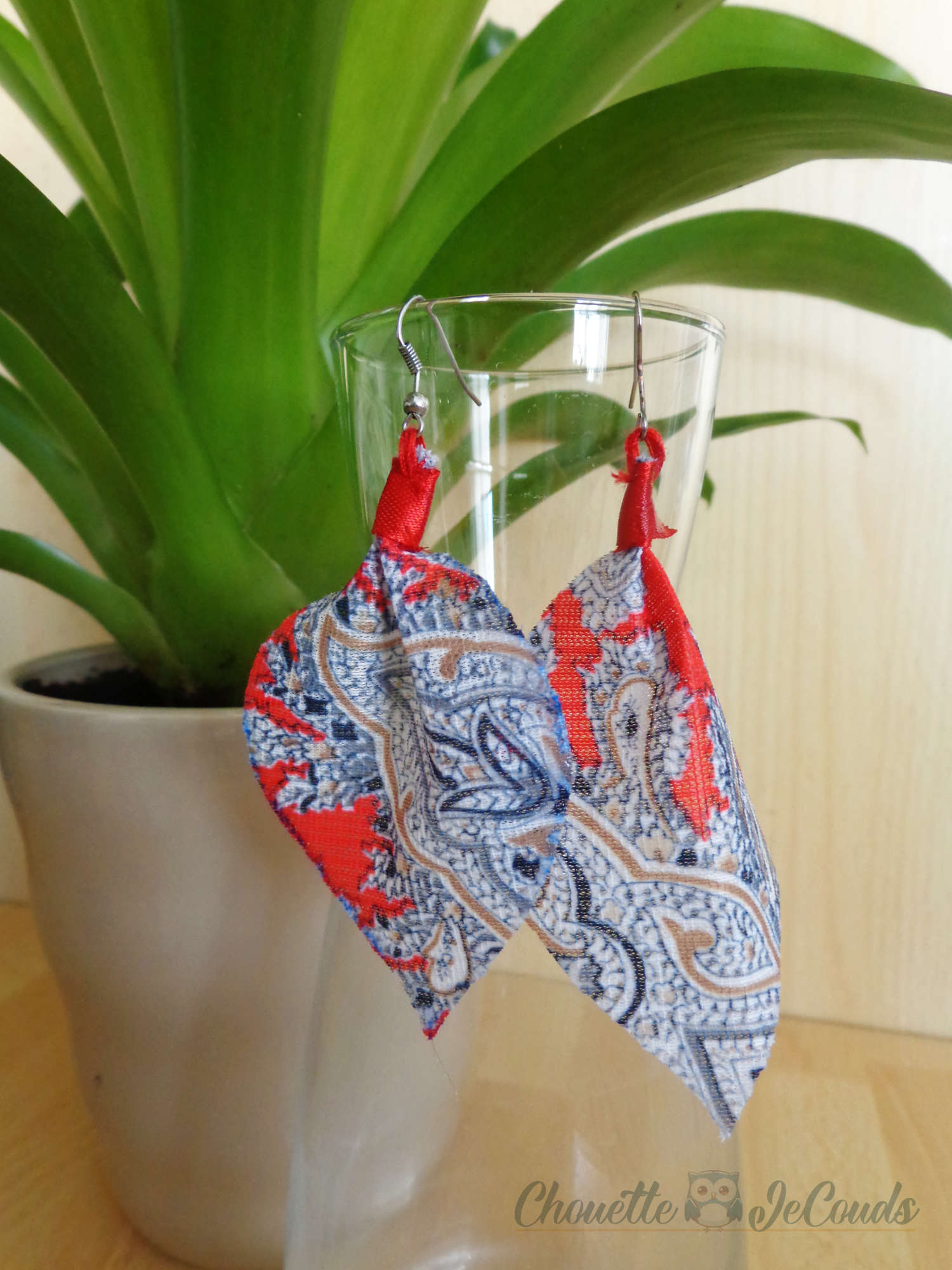 Boucle-oreilles-rouge-oriental